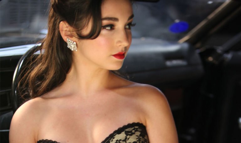 Molly Ephraim Net Worth A Look At The Actress S Successful Career